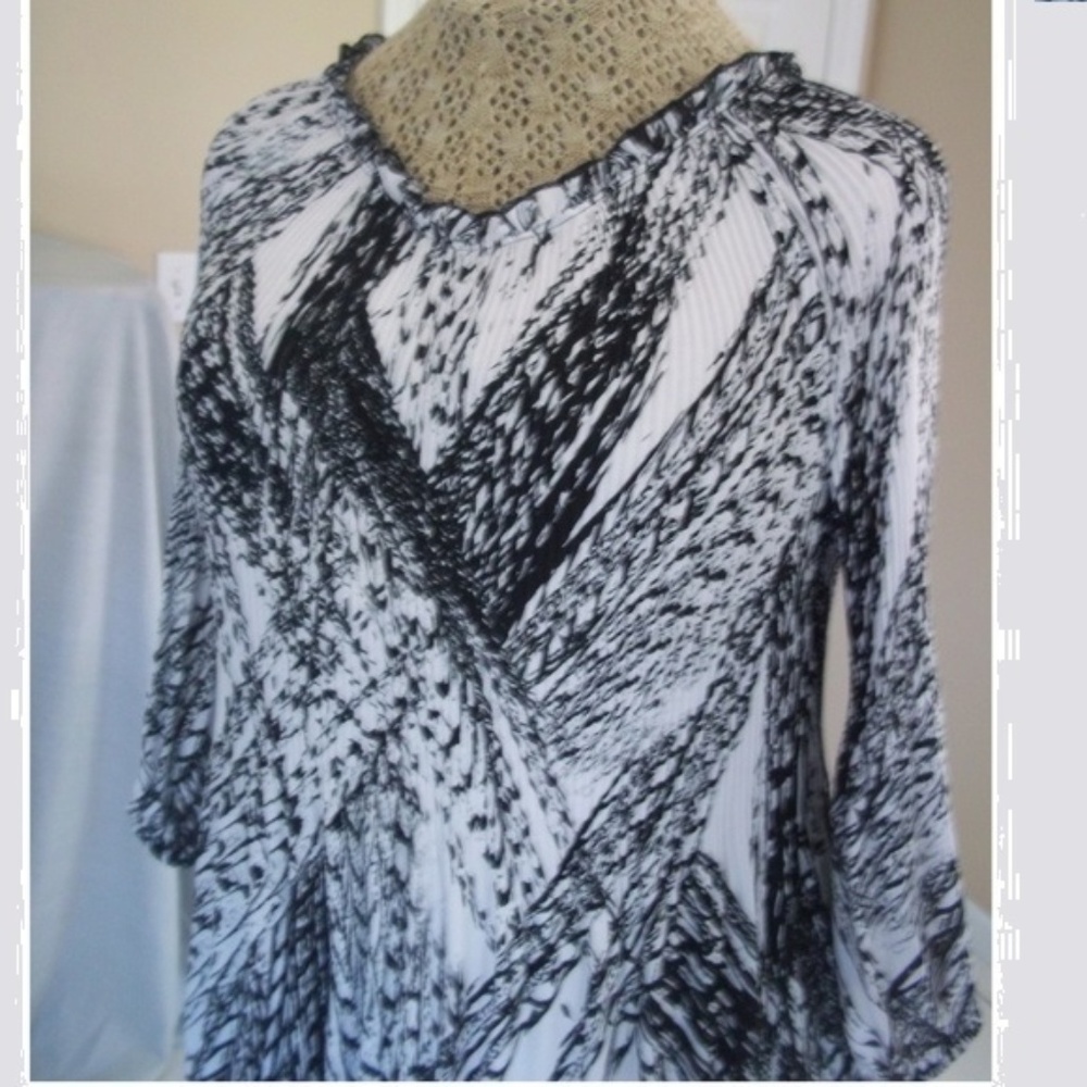 Black White Abstract Print Pin Pleat Loose Blouse